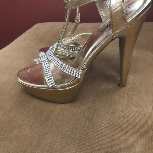 Heels - Picture 2 of 3